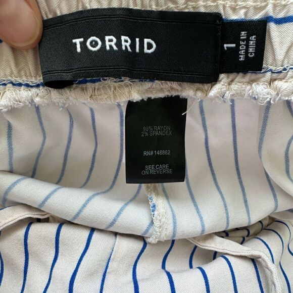 Torrid Relaxed Taper Stretch Challis High-Rise Tie-Front Pant Size 1 - Picture 8 of 9